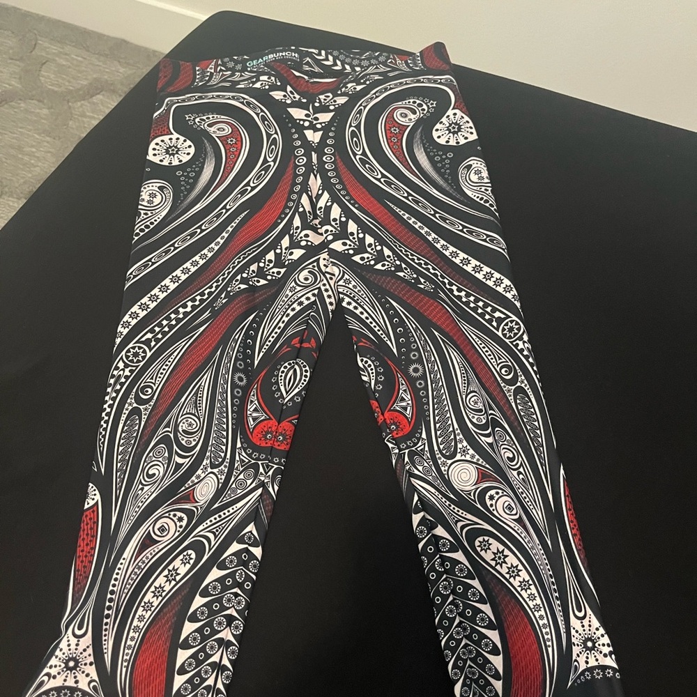Black and Red Patterned Yoga Leggings